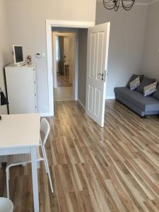 Kuchyňa alebo kuchynka v ubytovaní Apartament Warszawska
