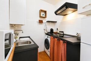 a kitchen with a sink and a washing machine at AMBRA - Casa Vista Mare in San Teodoro