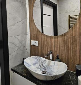 a bathroom with a marble sink and a mirror at Królowa Beskidu in Słopnice