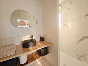 a bathroom with a sink and a mirror at Liv'in Saint Seb, proche de Nantes in Saint-Sébastien-sur-Loire