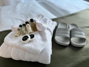 a white towel with three bottles at Refugium 2020 in Marienheide