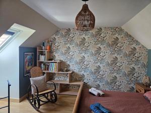 a bedroom with a wall with a patterned wall at chambres évènements circuit LE MANS in La Milesse