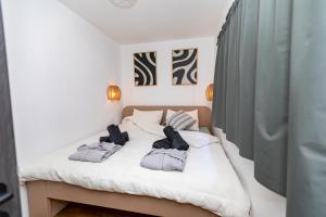 a bedroom with a bed with two pillows on it at Crossroads Hideaway in Brod na Kupi