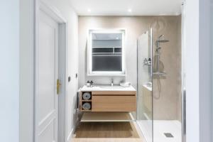 a bathroom with a sink and a shower at INNSiDE by Meliá Madrid Gran Vía in Madrid