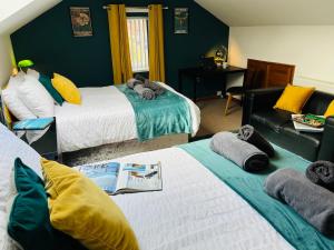 a bedroom with two beds and a living room at Scarisbrick Apartment Sleeps 6 in Scarisbrick