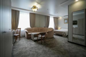 Et opholdsområde på Oberig Hotel + 103 billeder