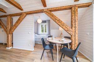 a dining room with a table and chairs and a bed at H7 Stuudiokodud- SELF CHECK-IN in Viljandi