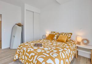 a bedroom with a large bed and a mirror at Résidence de Bergerac in Bergerac