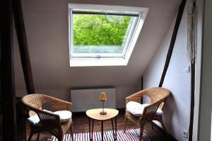 a room with three chairs and a table and a window at Ferienhaus Rosengarten Mürlenbach in Mürlenbach