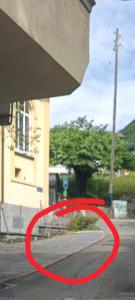 a red circle on the side of a street at Casa Edo in Ponte Tresa