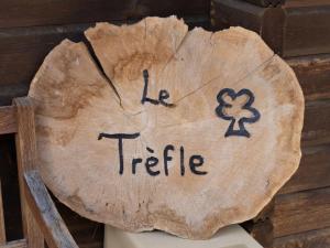 a log with the words i hate written on it at Chalet Chalet Le Trèfle by Interhome in Salins