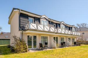 a large house with a balcony on top of it at Johouse Zingst Johouse Zimmer 18 in Zingst +9 photos