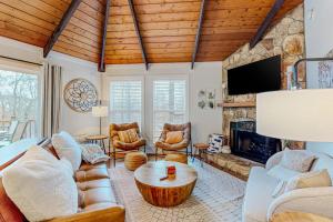 a living room with a couch and a fireplace at The Beech Hut in Beech Mountain
