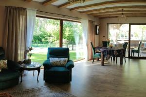 a living room with a table and chairs and a dining room at Domek na wynajem Lgiń in Wschowa