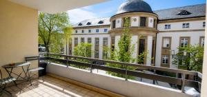 a balcony with a view of a building at FeWo Prinzregent - große Zentrale Wohnung, ideal für Gruppen & Familien in Bad Kissingen