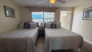 a bedroom with two twin beds and a window at Manatee Bay Inn in Fort Myers Beach +37 photos