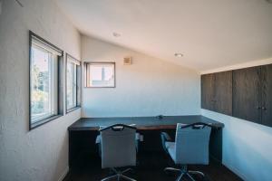 a room with a desk with two chairs in it at AJITO Chigasaki in Chigasaki +97 photos