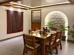 a dining room with a table and chairs at The Pine Chalet Manali in Manāli +40 photos