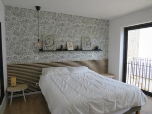 a bedroom with a white bed and a wall at Villa Paioryna - Moradia num local tranquilo in Vila Verde +55 photos