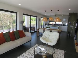 a living room with a couch and a table at Villa Paioryna - Moradia num local tranquilo in Vila Verde