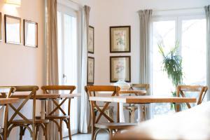 a room with tables and chairs and a window at Foresteria Villa Margherita in Colico