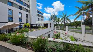 an exterior view of a building with plants and flowers at Premium Office-My Stay 02 in Brasília