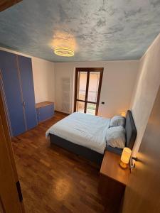a bedroom with a large bed and a window at Casa Serena - Sarnico in Sarnico