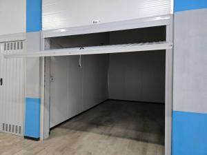 an empty closet with a bunk bed in a room at TERRA HOME Gaeta - Moderno Bilocale nel Borgo in Gaeta