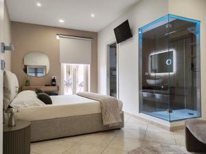a bedroom with a bed and a glass shower at Silia's Place rooms & breakfast in Ripi