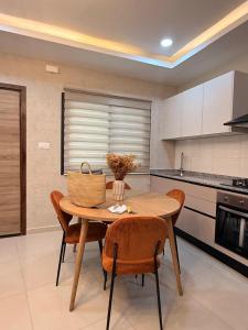 a kitchen with a wooden table and chairs in a room at Cocon de paix à Ngor Virage in Dakar