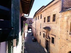 a view of an alley between two buildings at Roveto Home in Siena