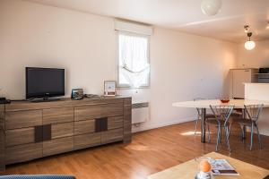 a living room with a tv and a table at Terrasse de l'aber Roscoff in Roscoff +15 photos