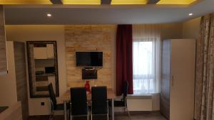 Μια τηλεόραση ή/και κέντρο ψυχαγωγίας στο Apartman Mia Milmari