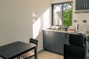 a kitchen with a table and a sink and a kitchen with a dining table at Refugio Callihue in El Ajial