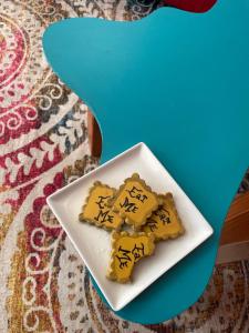 a plate of cookies with writing on them on a table at La Berlingote in Cherbourg en Cotentin