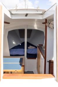 Voodi või voodid majutusasutuse Taurus II - a floating experience toas