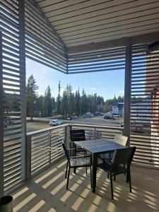 a patio with a table and chairs on a balcony at Yllästar 3 - Cozy Stay in Magical Lapland in Äkäslompolo