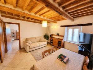 a living room with a couch and a table at Foxes house in Monte Fabbri