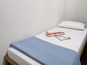 a bed with two pillows on top of it at Solar Clefis in Vitória