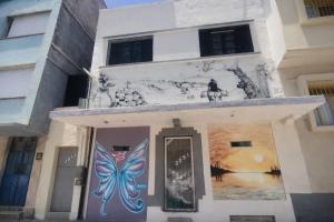 a building with a mural of a butterfly on it at Solar Clefis in Vitória +5 photos