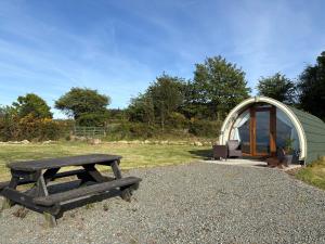 a picnic table in front of a dome tent at Kingsford Pod in Wexford