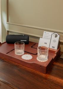 a table with two glasses and a box on it at 5Q House Chapinero in Bogotá