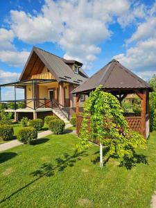 a house with a gazebo in a yard at Vikendice Božić in Višnjićevo