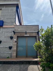 a building with a large door in front of it at Casa Xoubiña in Mos