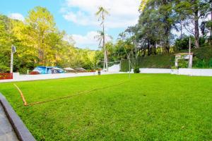 a soccer field with a net in the grass at Sítio com Piscina Aquecida 7 Quartos com ar condicionado próximo de São Paulo in Juquitiba