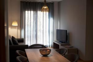 Televízia a/alebo spoločenská miestnosť v ubytovaní MH Apartments Gracia