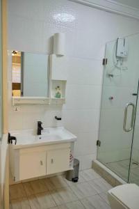 a bathroom with a sink and a shower at Eljay Luxury Stay in Ashalebotwe +15 photos