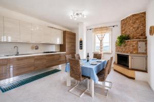 a kitchen with a table and chairs in a room at TacchiHousePanorama in Jerzu