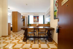 a kitchen with a bar with chairs around it at DibraLuxurySuites Duomo in Milan