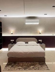 a bedroom with a large bed in a room at Regal View Residences & Suites in Cairo